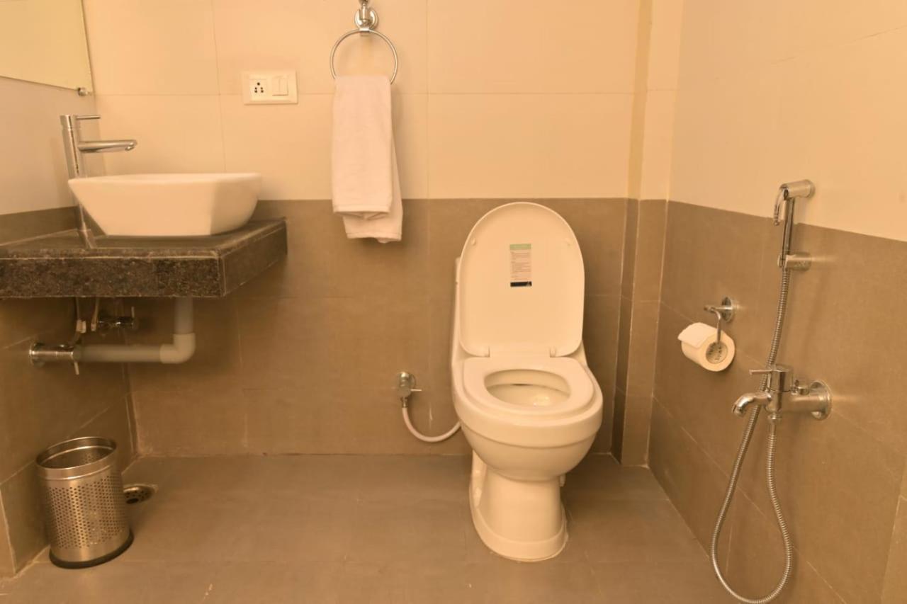 The Sumola House Otel Jorhāt Dış mekan fotoğraf